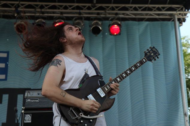 Chat tearing up Hudson River Park with Meatbodies during 4 Knots Fest '15
