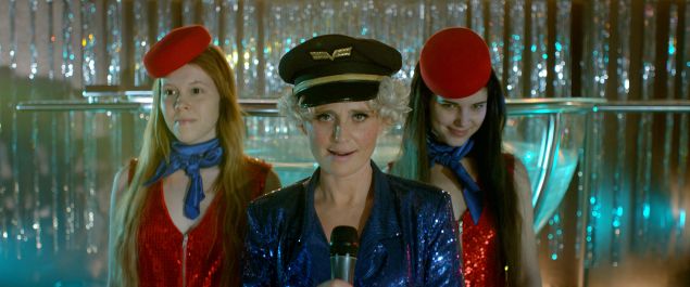 Michalina Olszanska as Gold, Marta Mazurek as Silver, Kinga Preis as Wokalistka Krysia in The Lure.