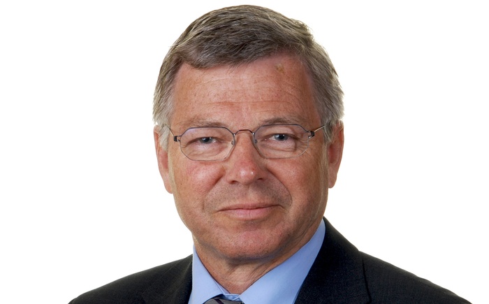 The two-time former Norwegian Prime Minister, Kjell Magne Bondevik, who is also a Lutheran priest, was held up at Dulles Airport because of an Iran stamp in his passport.
