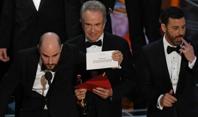 Warren Beatty, Jimmy Kimmel and company react to the Oscars Best Picture mix-up.