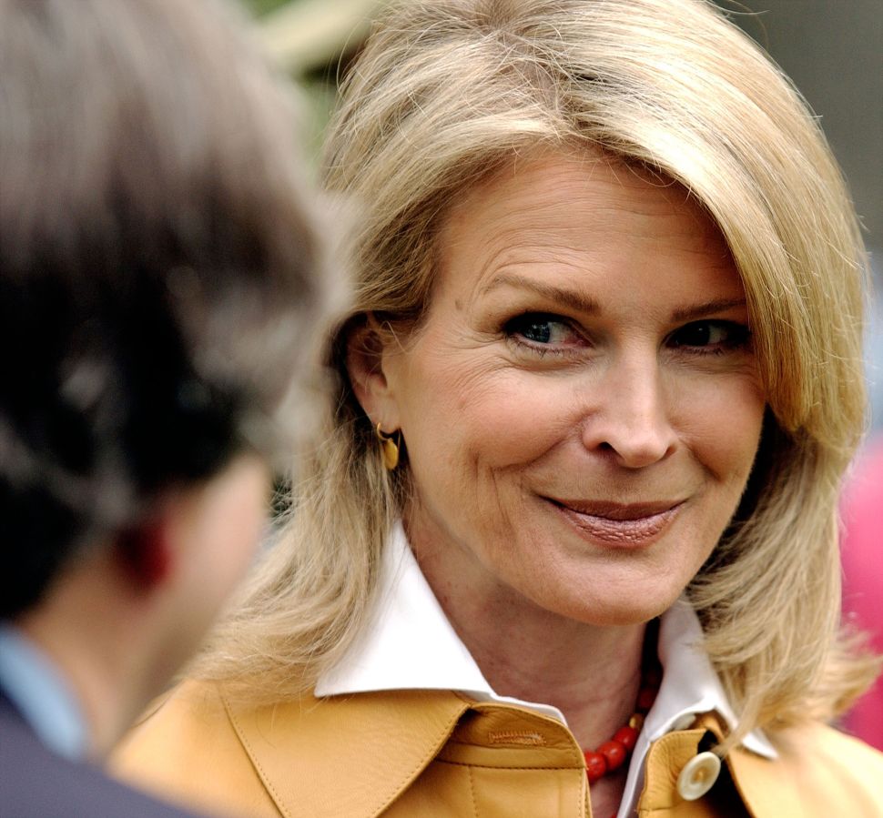 NEW YORK - APRIL 29: Actress Candice Bergen joins members of the Central Park Conservancy on April 29, 2003 at Central Park in New York City. New York Mayor Michael Bloomberg addressed the media during the Celebration of Central Park's 150th anniversary.