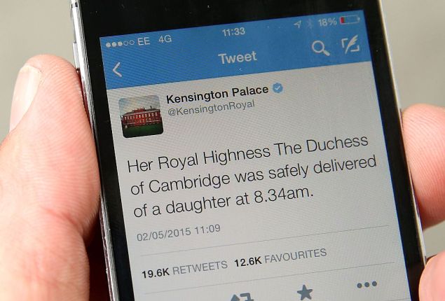 LONDON, ENGLAND - MAY 02: A tweet released by Kensington Palace on twitter announces that Catherine, Duchess Of Cambridge has given birth to a baby girl, outside the Lindo Wing at St Mary's Hospital on May 2, 2015 in London, England. (Photo by Chris Jackson/Getty Images)