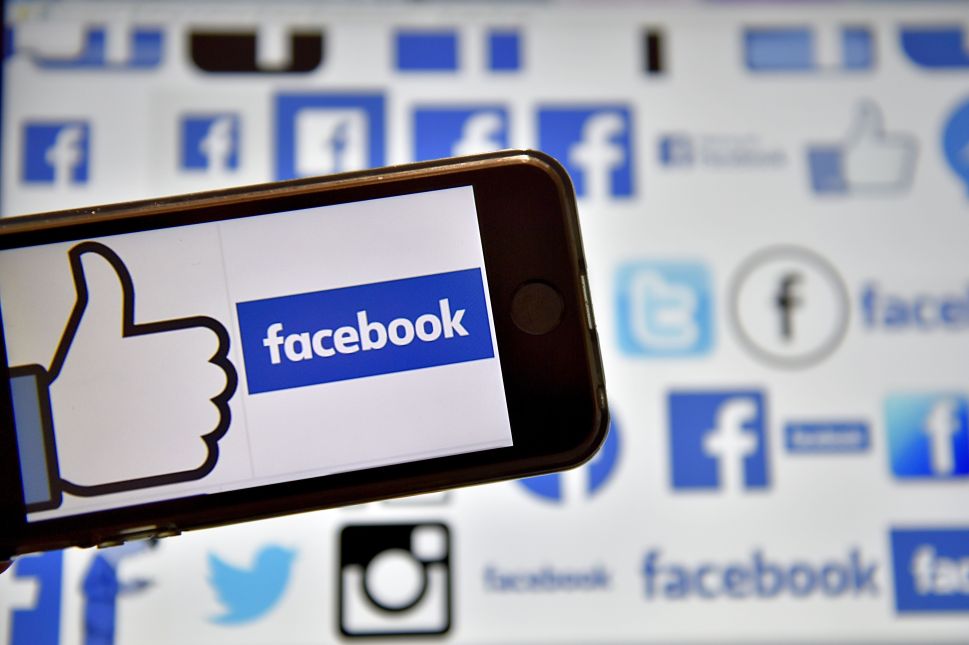 A picture taken on December 28, 2016 in Vertou, western France, shows logos of US online social media and social networking service Facebook. / AFP / LOIC VENANCE