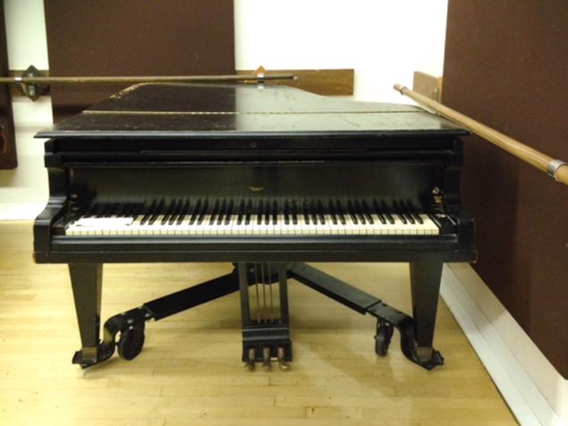 Elvis' piano from Debbie Reynolds' auction.
