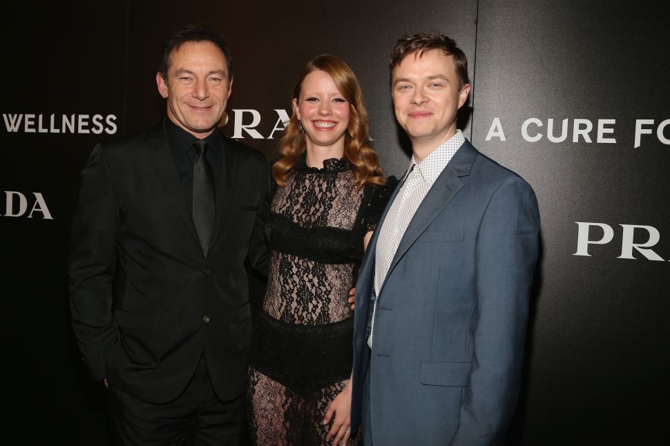 Jason Isaacs, Mia Goth, Dane Dehaan.