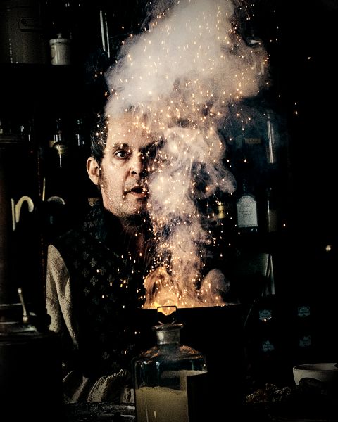 Tom Hollander as Chomondley.