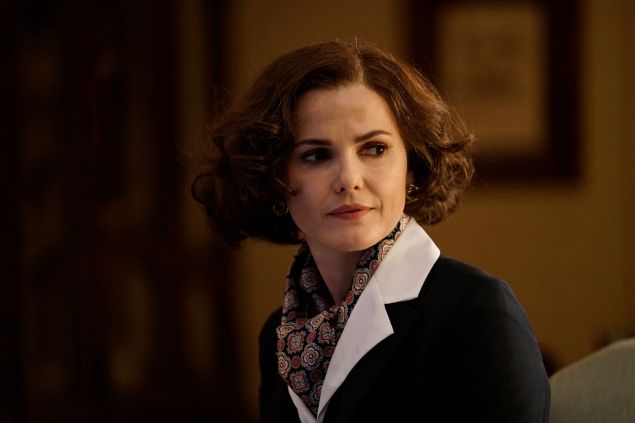 Keri Russell as Elizabeth Jennings.