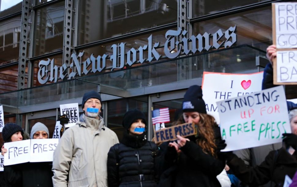 People take part in a protest outside the New York Times on February 26, 2017 in New York. The White House denied access Frebuary 24. 2017 to an off-camera briefing to several major US media outlets, including CNN and The New York Times. Smaller outlets that have provided favorable coverage however were allowed to attend the briefing by spokesman Sean Spicer. The WHCA said it was "protesting strongly" against the decision to selectively deny media access. The New York Times said the decision was "an unmistakable insult to democratic ideals," CNN called it "an unacceptable development," and The Los Angeles Times warned the incident had "ratcheted up the White House's war on the free press" to a new level. / AFP / KENA BETANCUR (Photo credit should read KENA BETANCUR/AFP/Getty Images)