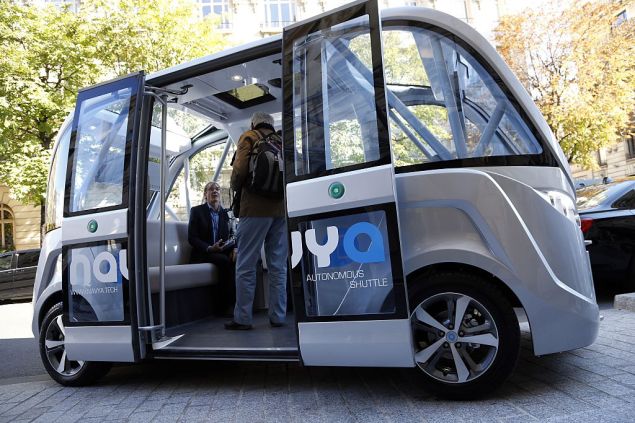 The presentation of the Navya autonomous electric vehicle, on September 30, 2015 in Paris.