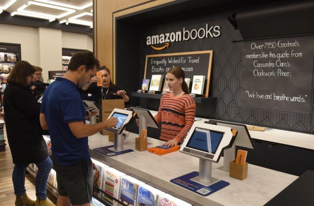 Customers arrive at Amazon Books in Manhattan's Time Warner Center on May 25, 2017 as the online retailing giant Amazon.com Inc. opens its first New York City bookstore. / AFP PHOTO / TIMOTHY A. CLARY (Photo credit should read TIMOTHY A. CLARY/AFP/Getty Images)