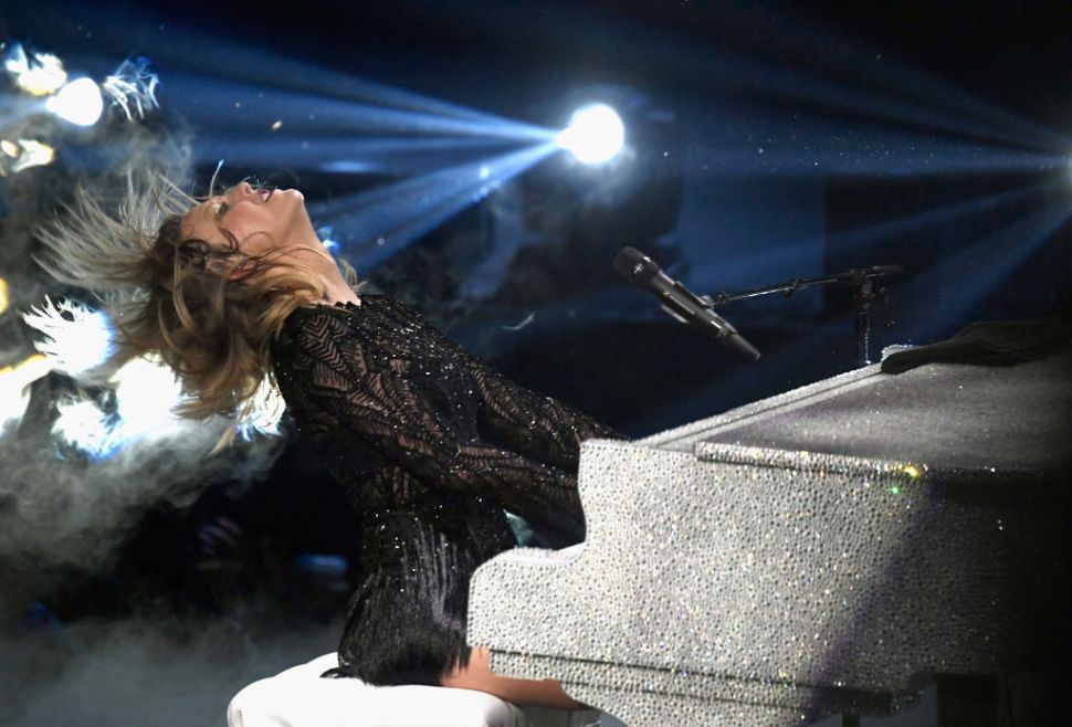HOUSTON, TX - FEBRUARY 04: Musician Taylor Swift performs onstage during the 2017 DIRECTV NOW Super Saturday Night Concert at Club Nomadic on February 4, 2017 in Houston, Texas. (Photo by Frazer Harrison/Getty Images for DIRECTV)