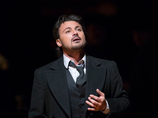 Tenor Vittorio Grigolo brings a touch of madness to 'Hoffmann'.