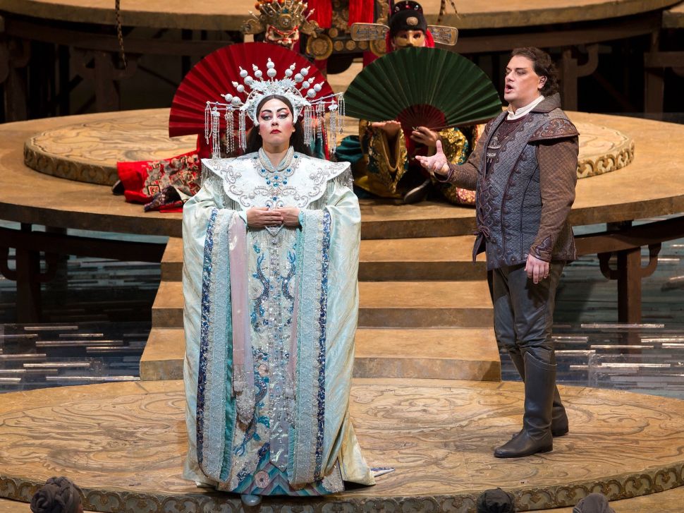 Princess Turandot (Oxana Dyka) challenges Prince Calaf (Aleksandrs Antonenko ).