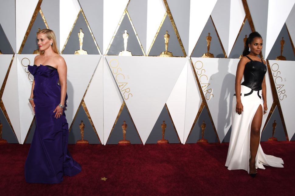 Reese Witherspoon Kerry Washington Little Fires Everywhere Hulu