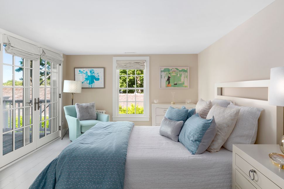 Real Housewife of New York Luann de Lesseps discounted the price of her Sag Harbor house.
