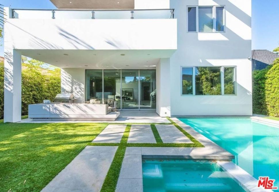 Jenner and Ben Simmons are reportedly staying here.