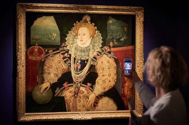 An observer in front of The Armada Portrait of Queen Elizabeth I.
