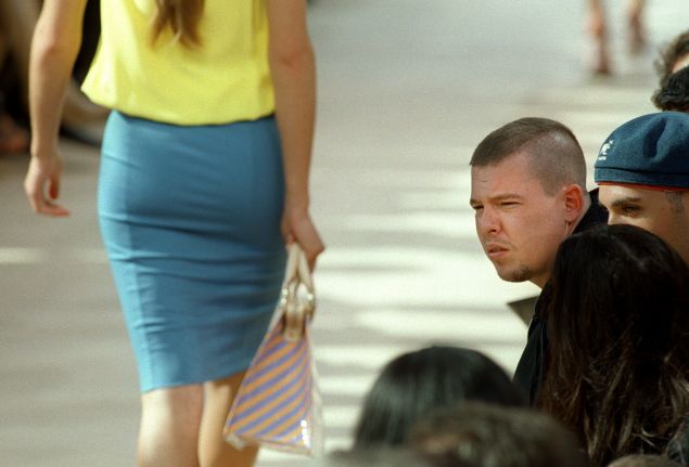Alexander Mac Queen at the presentation of the Louis Vuitton Spring/Summer 2000 ready-to-wear collection designed by Marc Jacobs, 04 October 1999 in Paris.