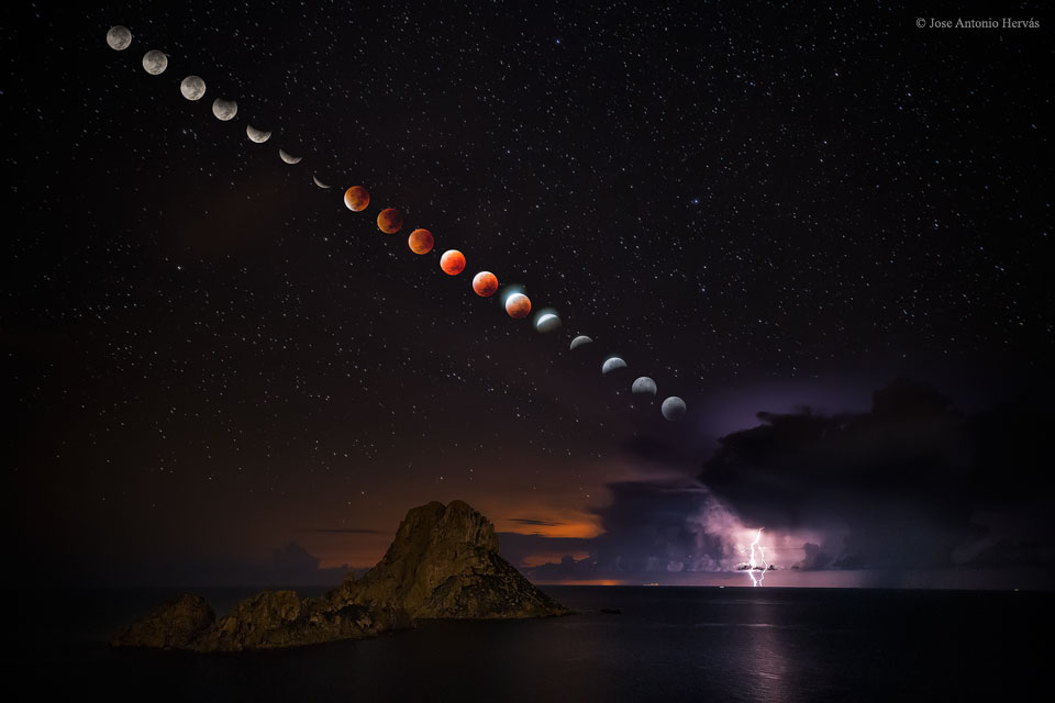 Supermoon Total Lunar Eclipse and Lightening Storm; Blood Moon