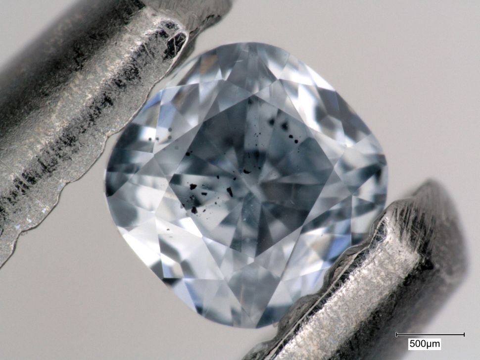 Blue boron-bearing diamond, containing mineral inclusions that were examined as part of this study.