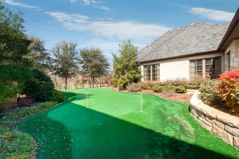 Ah, the putting green.