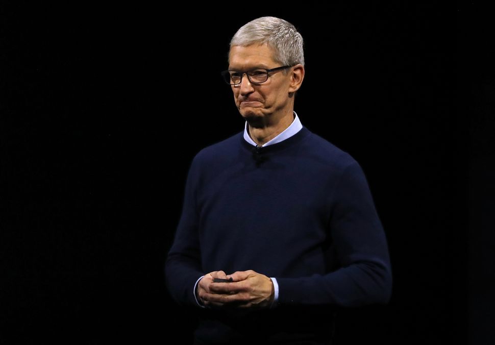 Apple CEO Tim Cook compensation