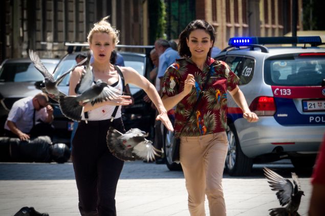 Kate McKinnon and Mila Kunis in The Spy Who Dumped Me.
