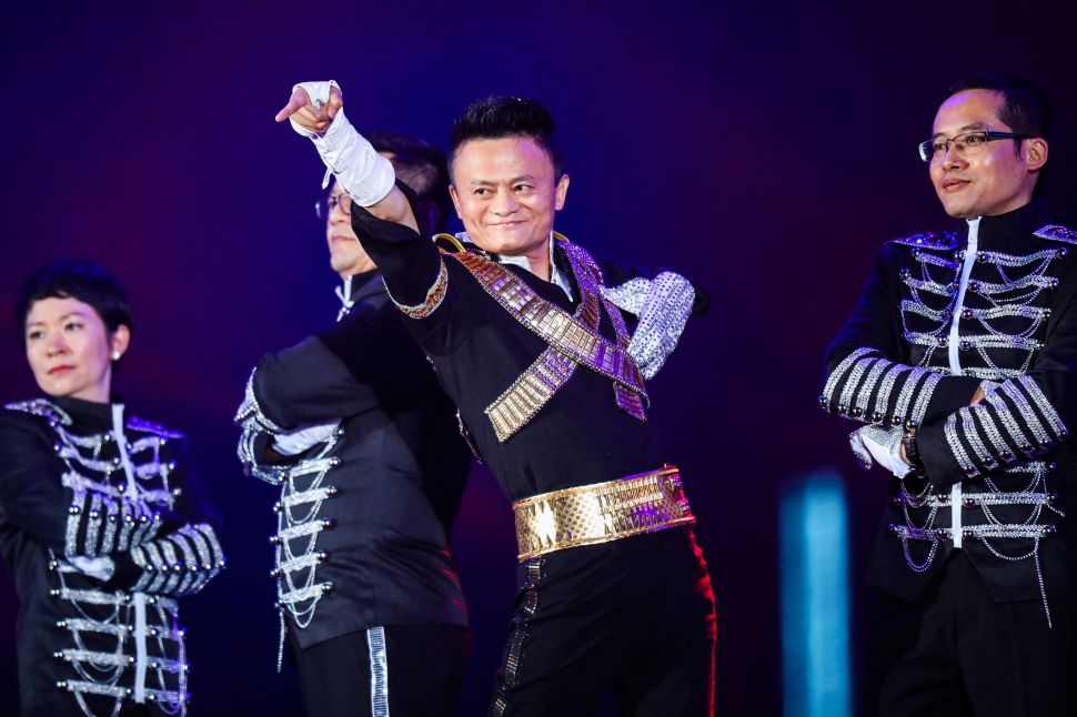 Jack Ma dancing to Michael Jackson songs