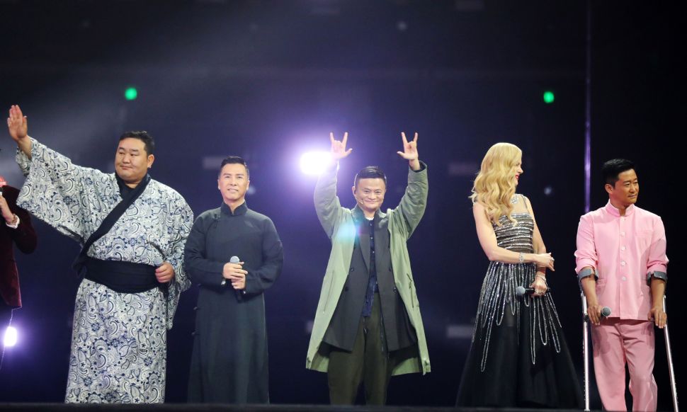 Jack Ma (C) greets spectators with Mongolia's former sumo wrestler Asashōryū Akinori (L), Chinese actors Donnie Yen (2L) and Wu Jing (R) and Australian actress Nicole Kidman (2R) as they promote Gong Shou Dao in November 2017.