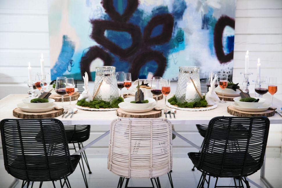 A table set for SuperShes.