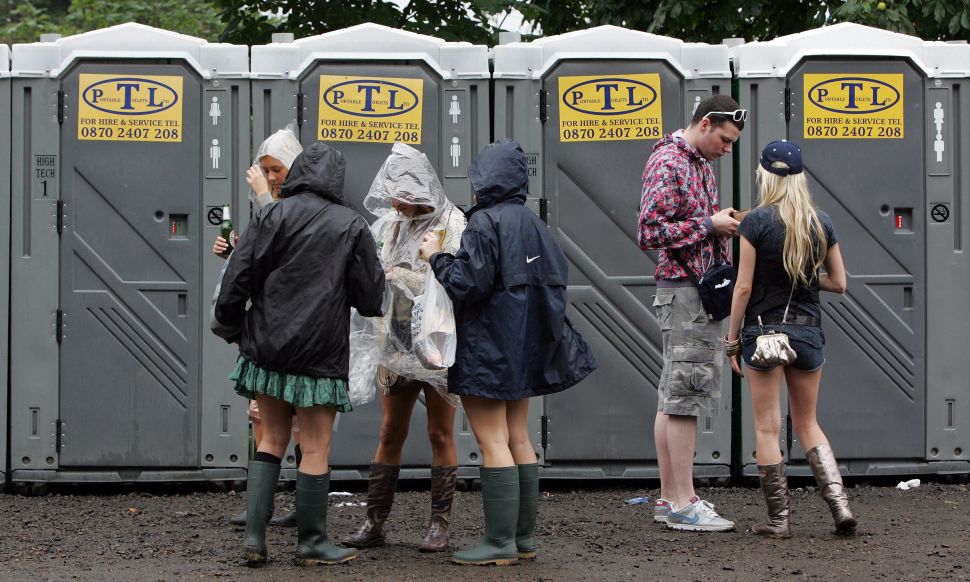 People wait for toilets during the second day of the 2007 V Festival.