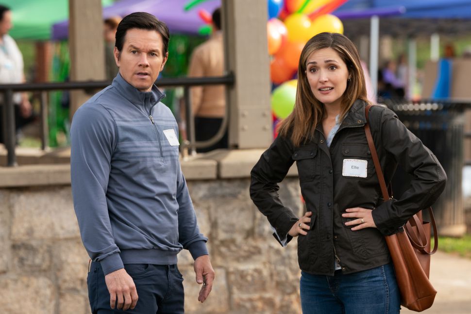 Mark Wahlberg and Rose Byrne in Instant Family.