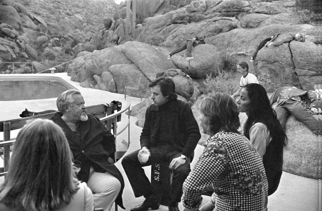 On set of The Other Side Of The Wind.