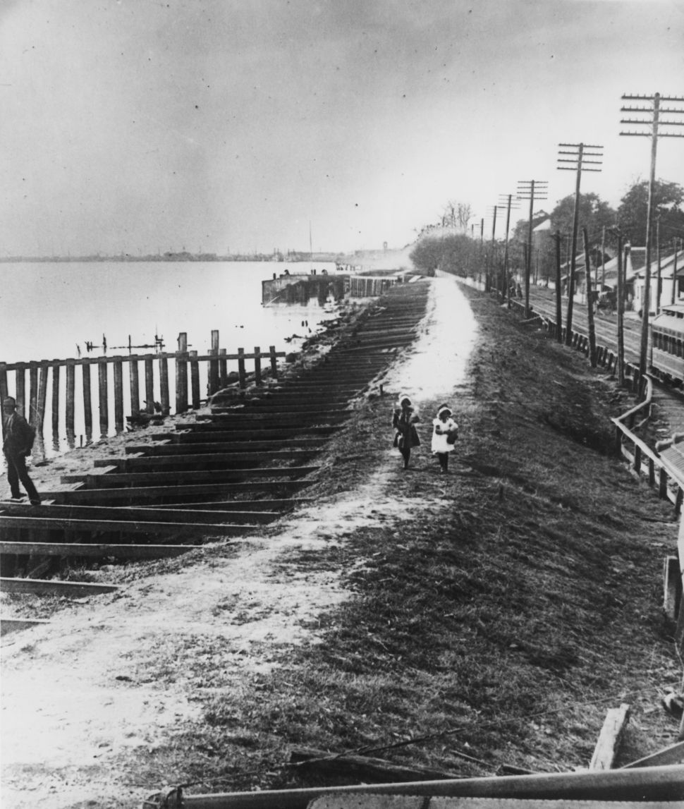 A levee on the Mississippi River in Louisiana, during the Great Mississippi Flood of 1927.