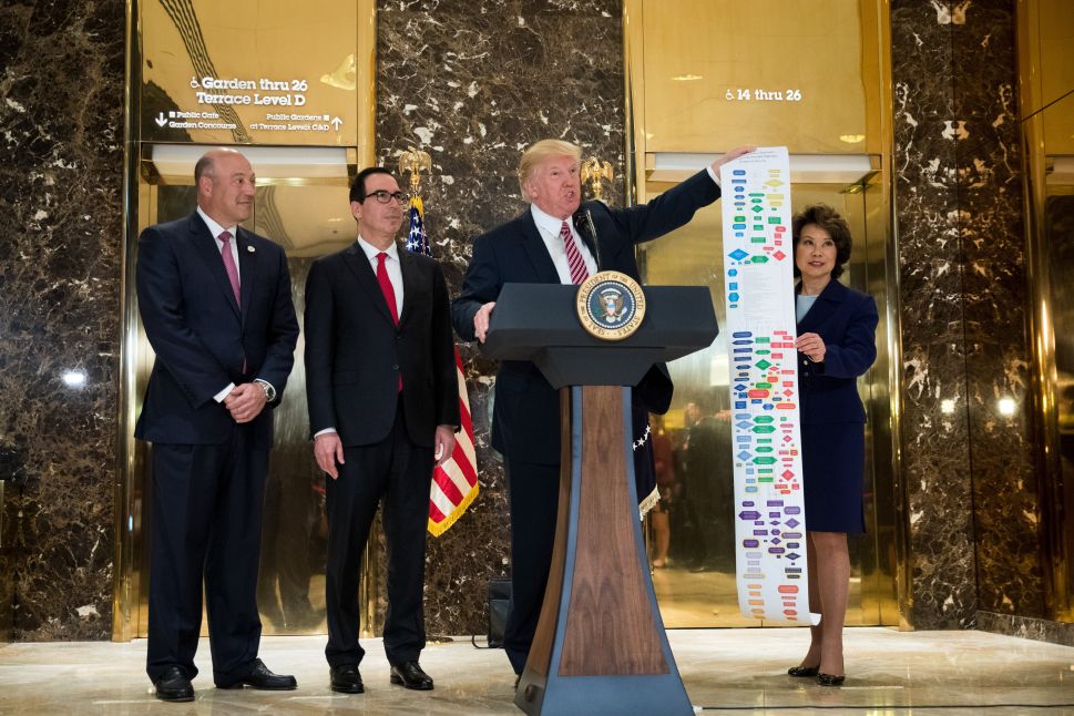 Gary Cohn, Steve Mnuchin, President Donald Trump and Elaine Chao.