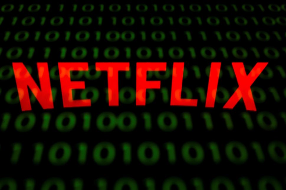 Netflix is testing features to help you decide what to watch next.