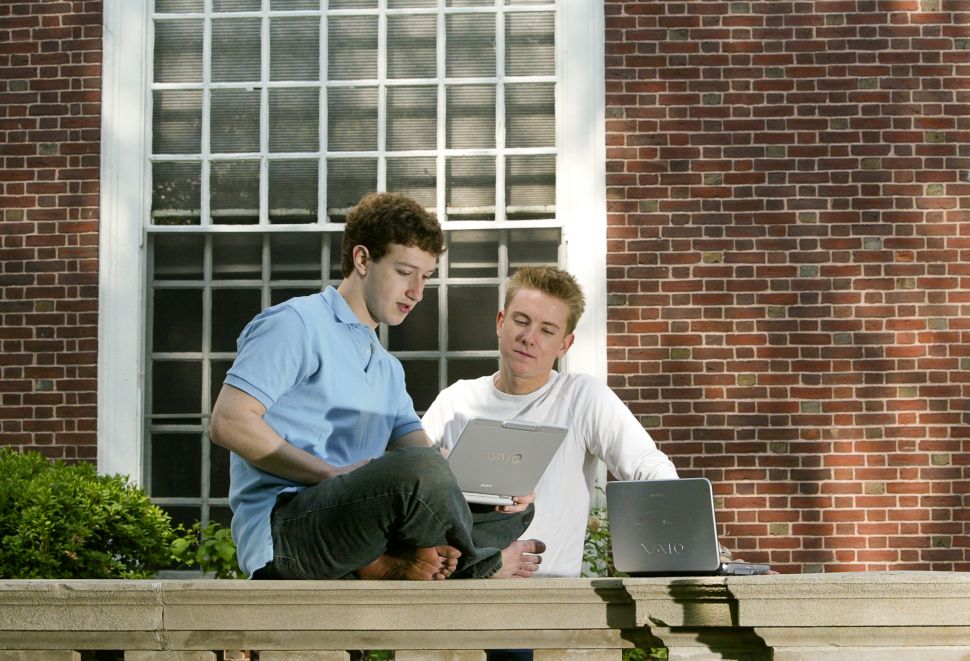 Chris Hughes (R) and Mark Zuckerberg in 2004.