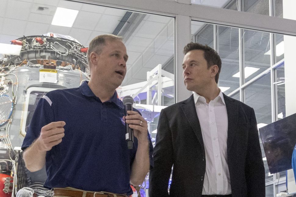 NASA Administrator Jim Bridenstine (L) with SpaceX CEO Elon Musk (R)