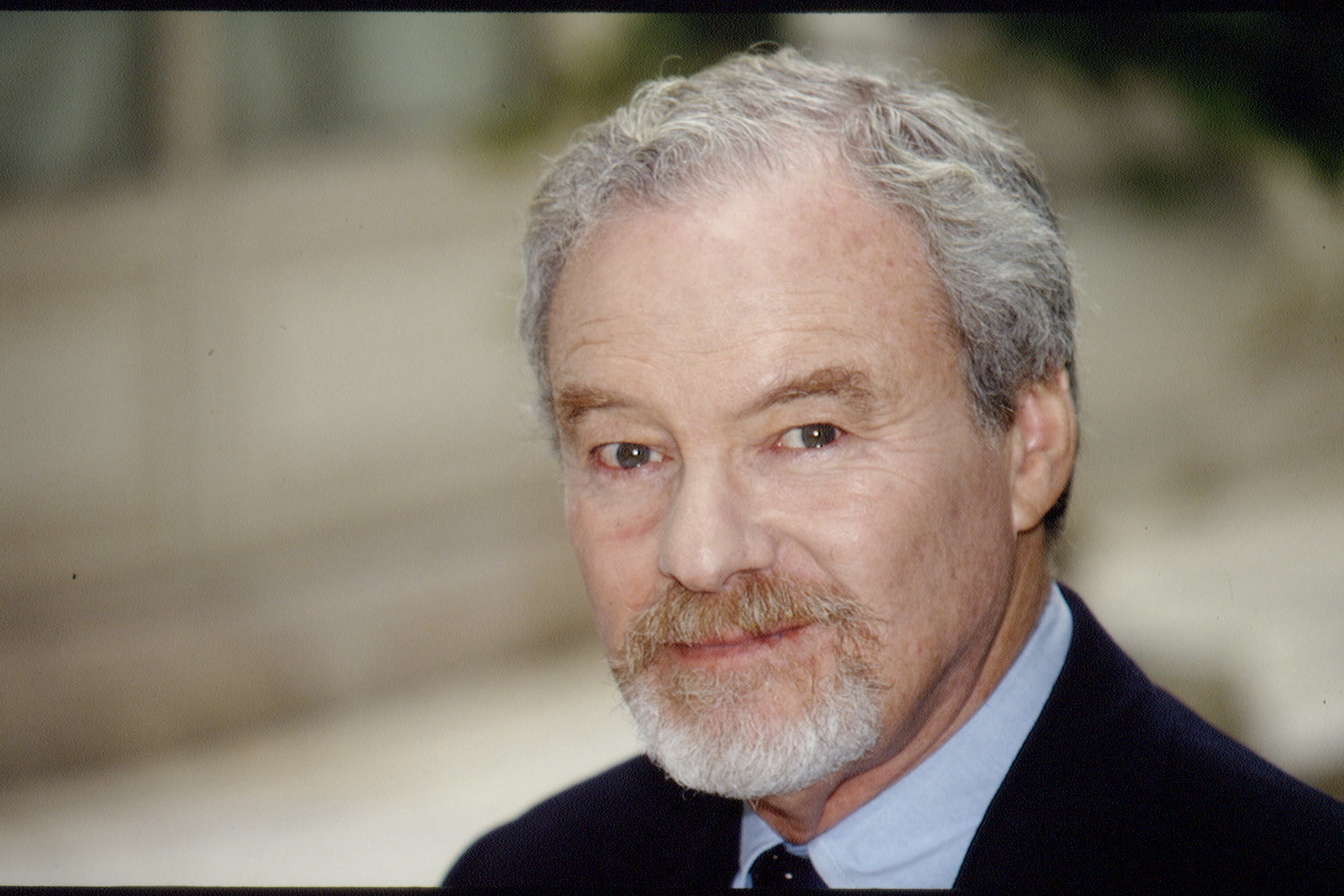 Alan J. Pakula.