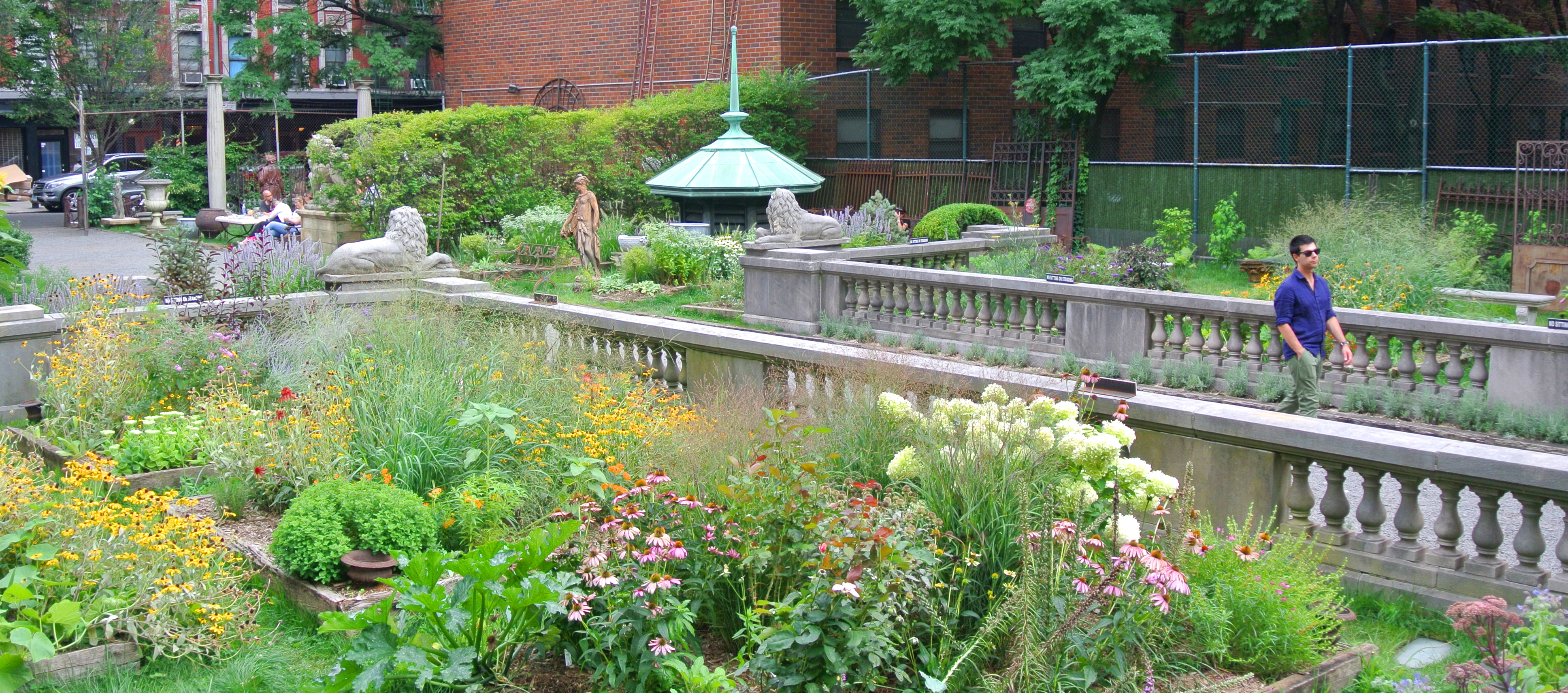 Elizabeth Street Garden. Photo: Aaron Booher/Friends of Elizabeth Street Garden. 